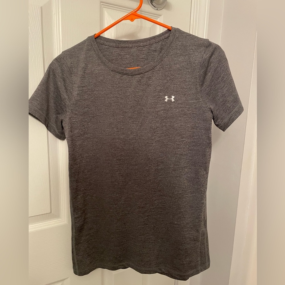 WOMENS UNDER-ARMOR TOP
